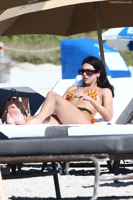 Dua Lipa photo 18 of 7804