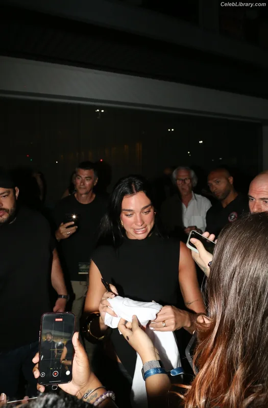Dua Lipa photo 23 of 7804