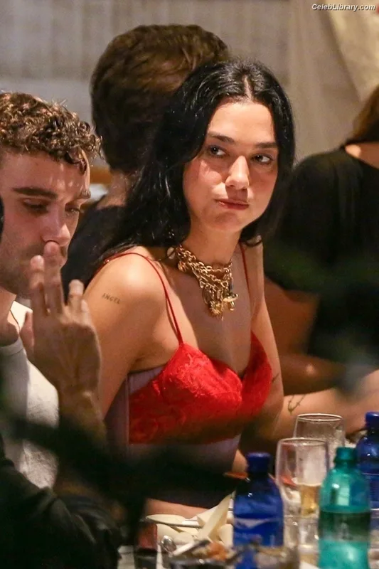 Dua Lipa photo 6 of 7804