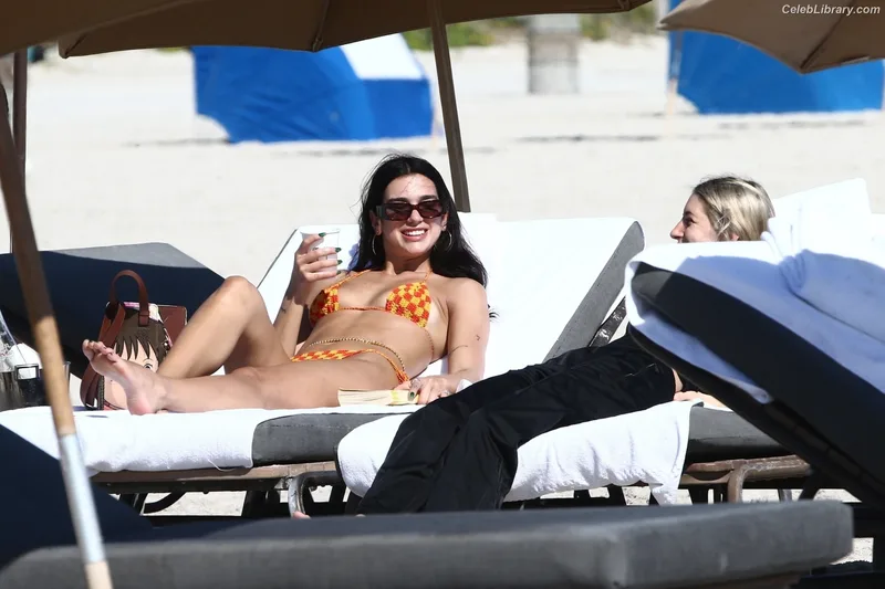 Dua Lipa photo 15 of 7804