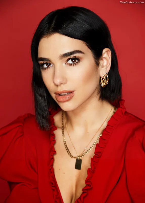 Dua Lipa photo 1 of 7804