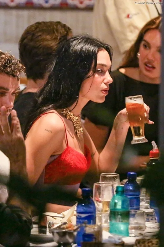 Dua Lipa photo 8 of 7804