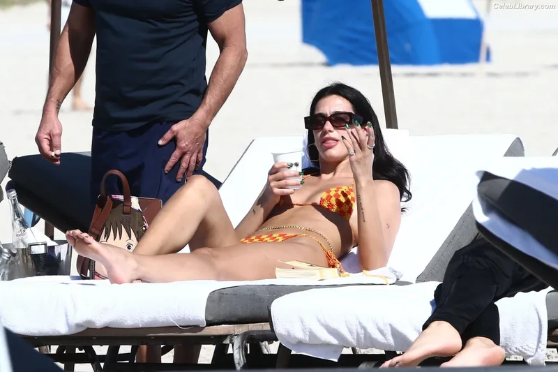Dua Lipa photo 10 of 7804
