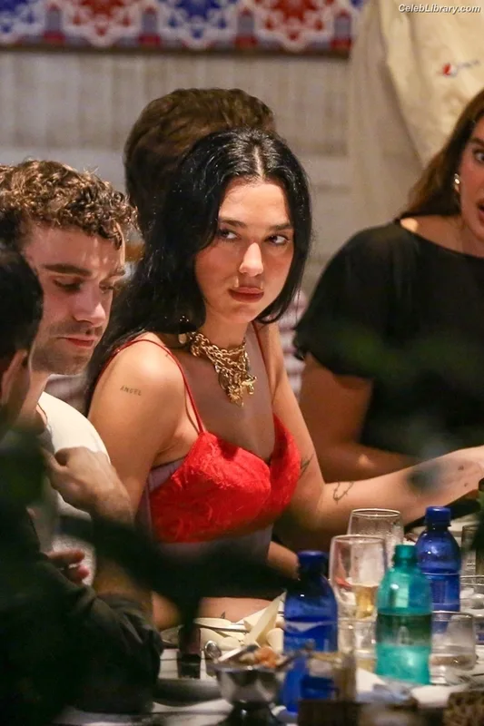 Dua Lipa photo 16 of 7804