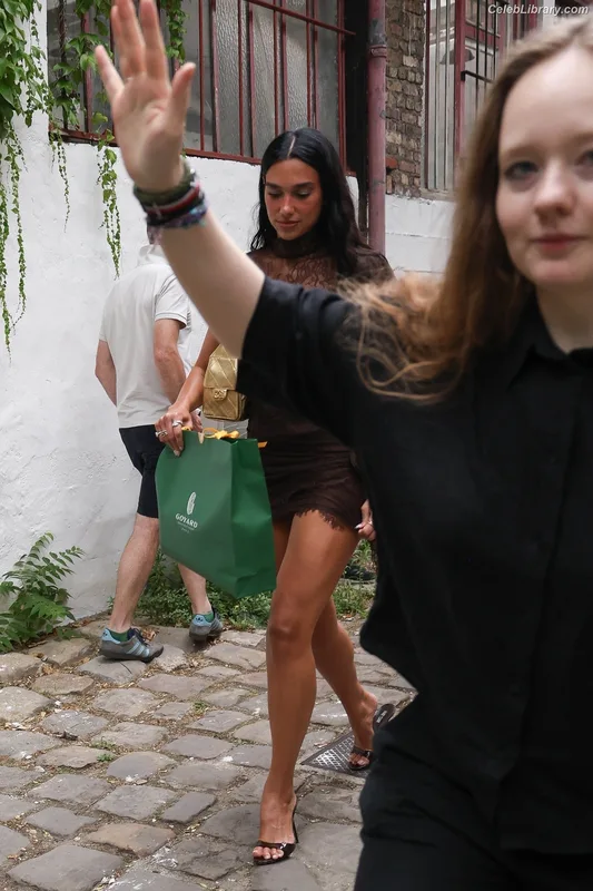 Dua Lipa photo 2 of 7804
