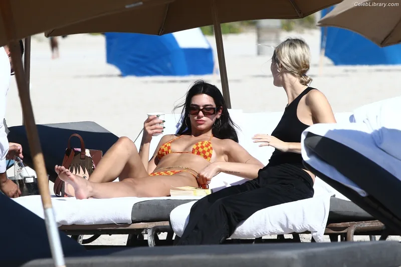 Dua Lipa photo 8 of 7804