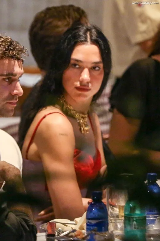 Dua Lipa photo 12 of 7804