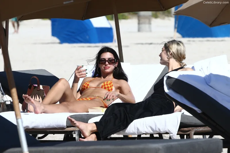 Dua Lipa photo 19 of 7804