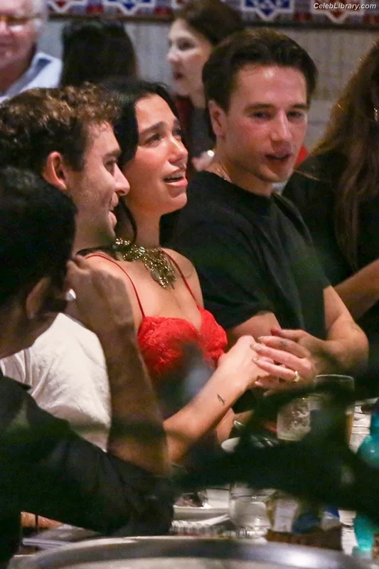 Dua Lipa photo 4 of 7804