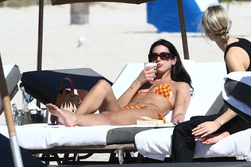 Dua Lipa photo 11 of 7804