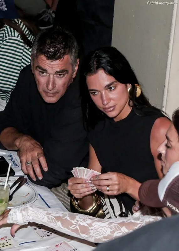 Dua Lipa photo 4 of 7804