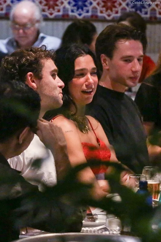 Dua Lipa photo 10 of 7804