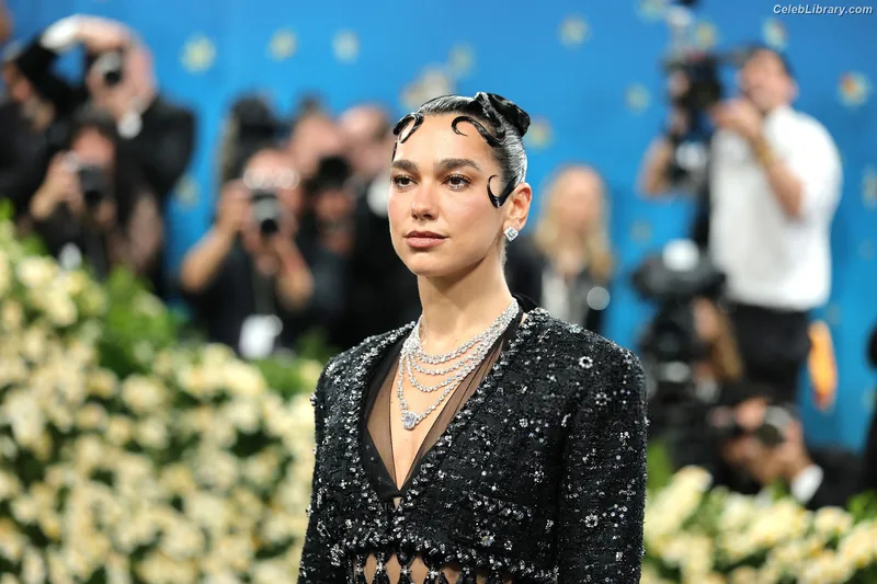 Dua Lipa photo 12 of 7804