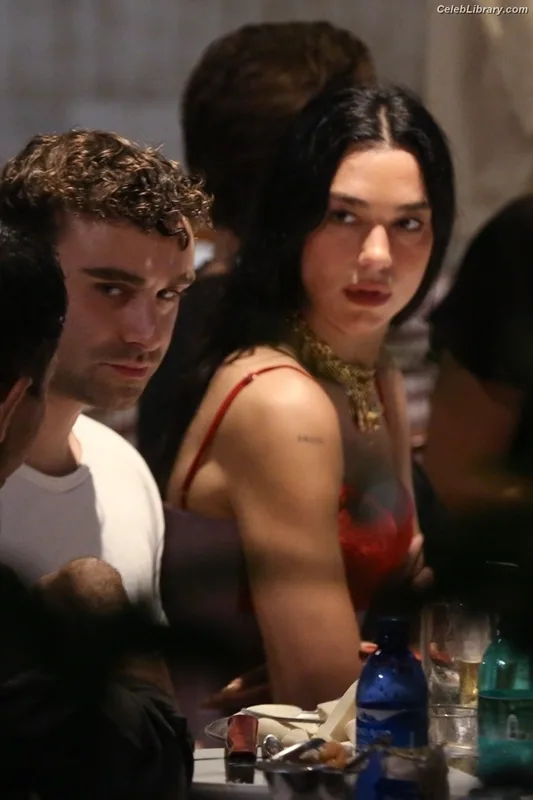 Dua Lipa photo 3 of 7804
