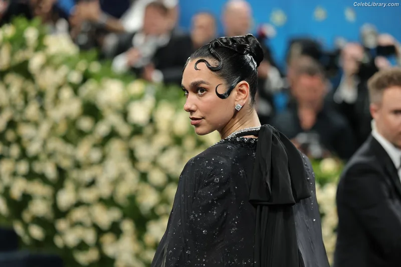 Dua Lipa photo 4 of 7804