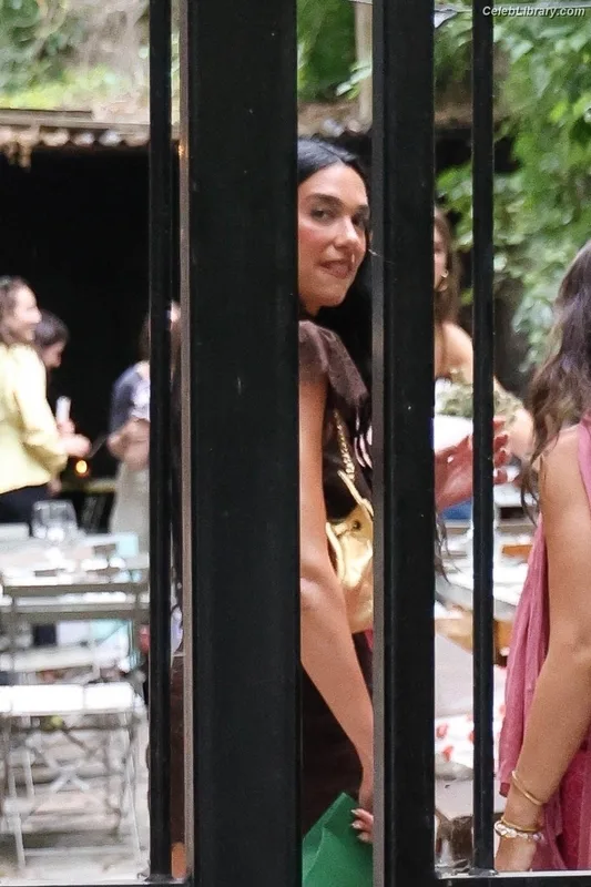Dua Lipa photo 7 of 7804