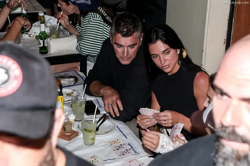Dua Lipa photo 17 of 7804