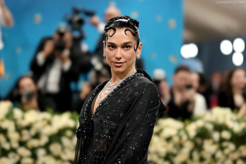 Dua Lipa photo 3 of 7804