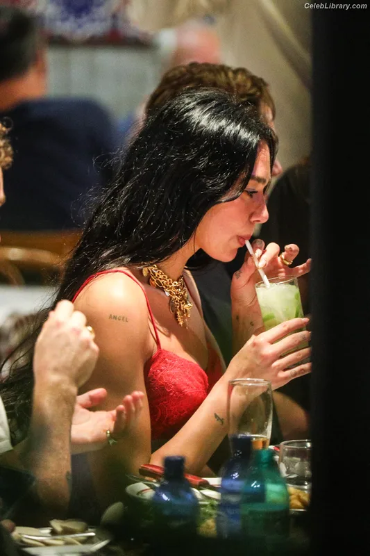 Dua Lipa photo 15 of 7804