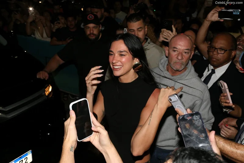Dua Lipa photo 17 of 7804