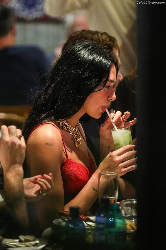 Dua Lipa photo 9 of 7804