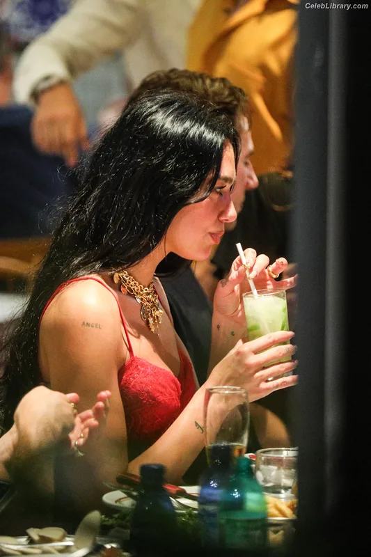 Dua Lipa photo 17 of 7804