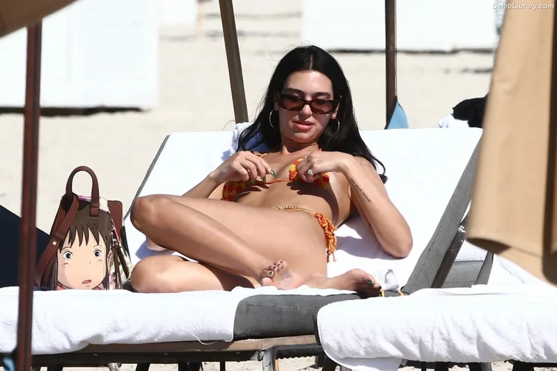 Dua Lipa photo 8 of 7804