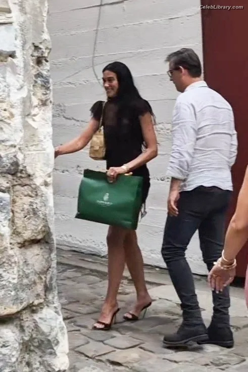 Dua Lipa photo 3 of 7804