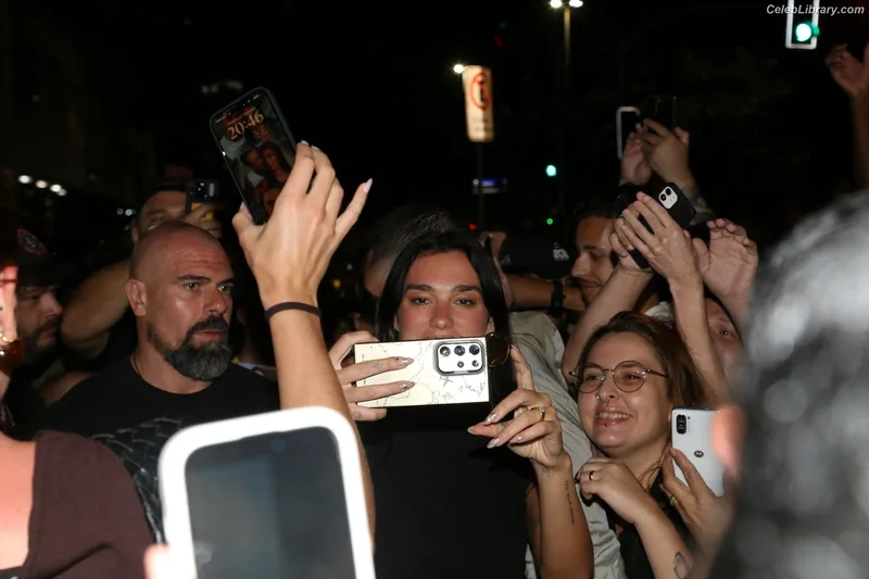 Dua Lipa photo 1 of 7804