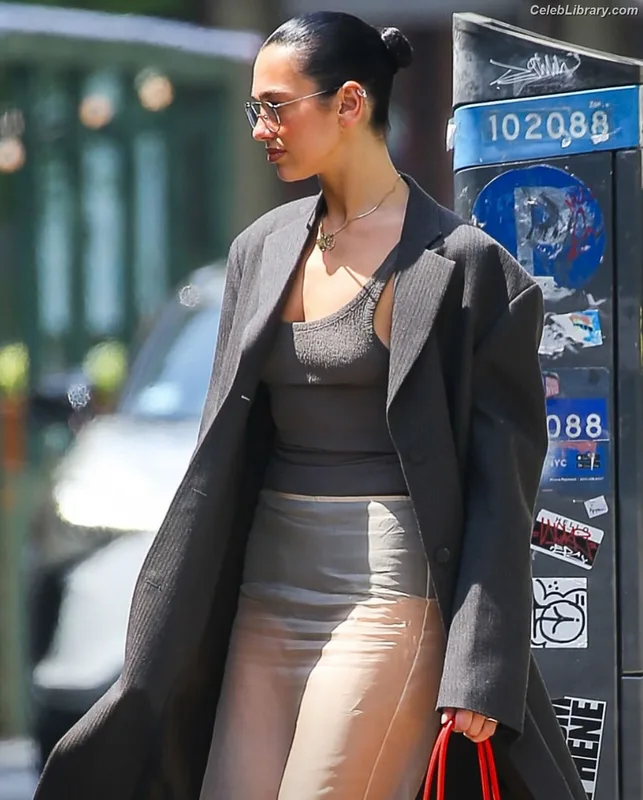 Dua Lipa photo 3 of 7804