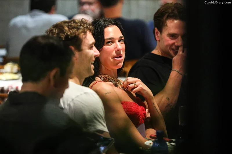 Dua Lipa photo 2 of 7804