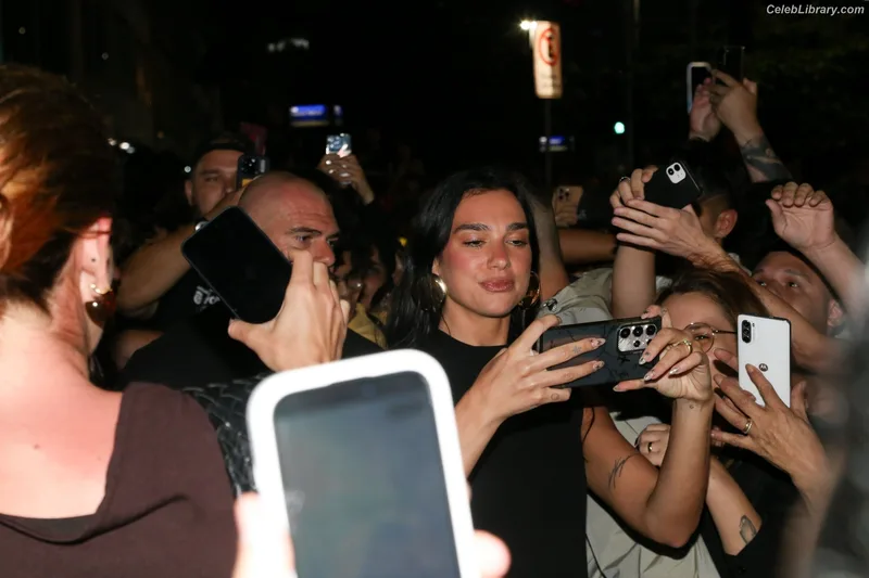 Dua Lipa photo 3 of 7804