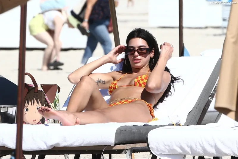 Dua Lipa photo 21 of 7804