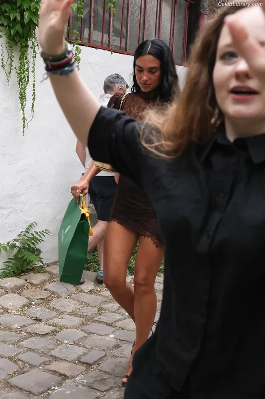Dua Lipa photo 12 of 7804