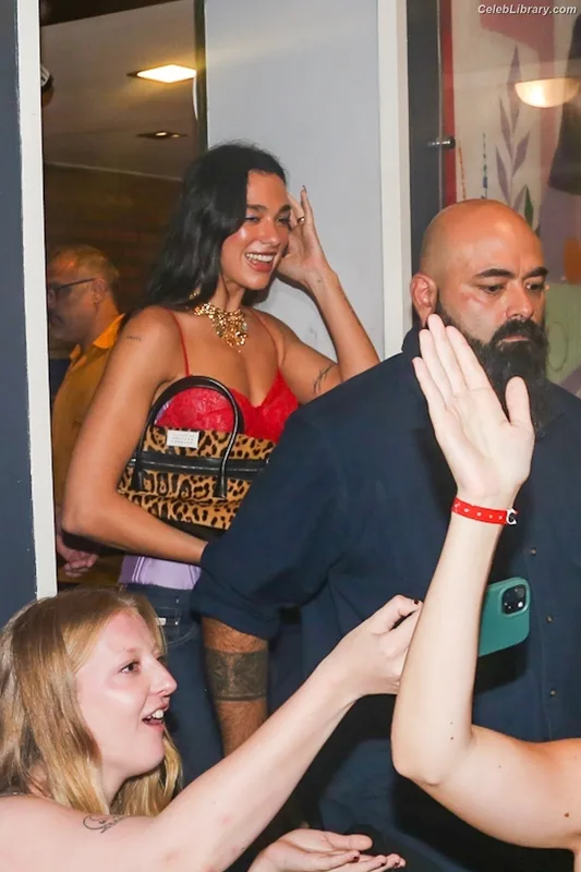 Dua Lipa photo 17 of 7804