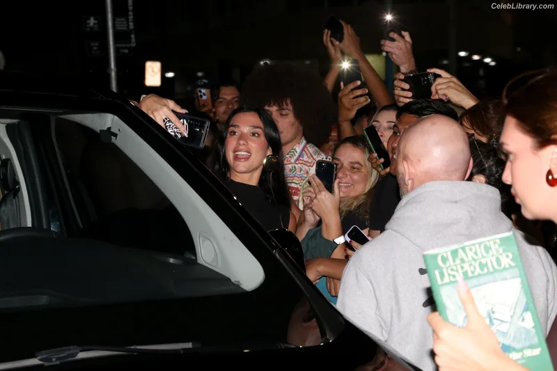 Dua Lipa photo 11 of 7804