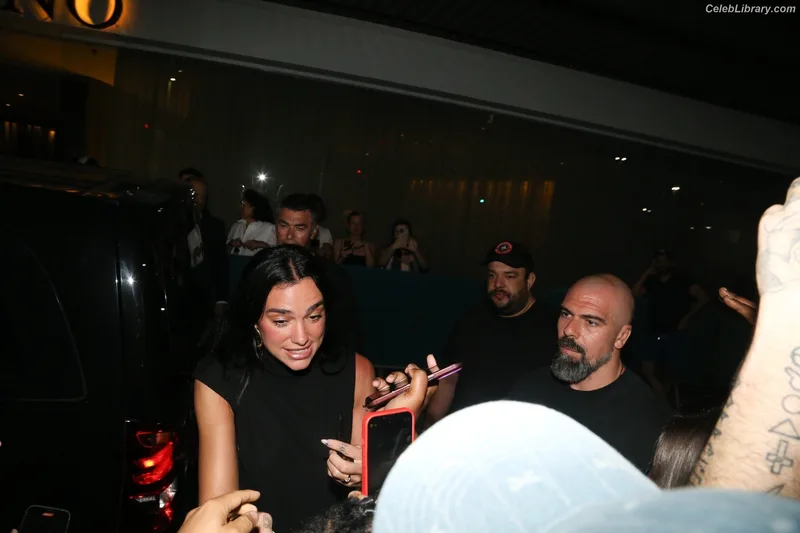 Dua Lipa photo 1 of 7804