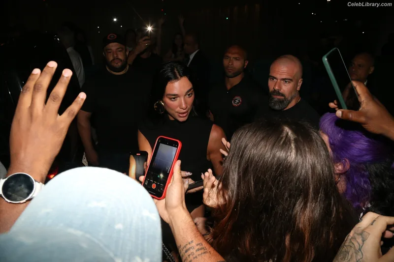Dua Lipa photo 8 of 7804