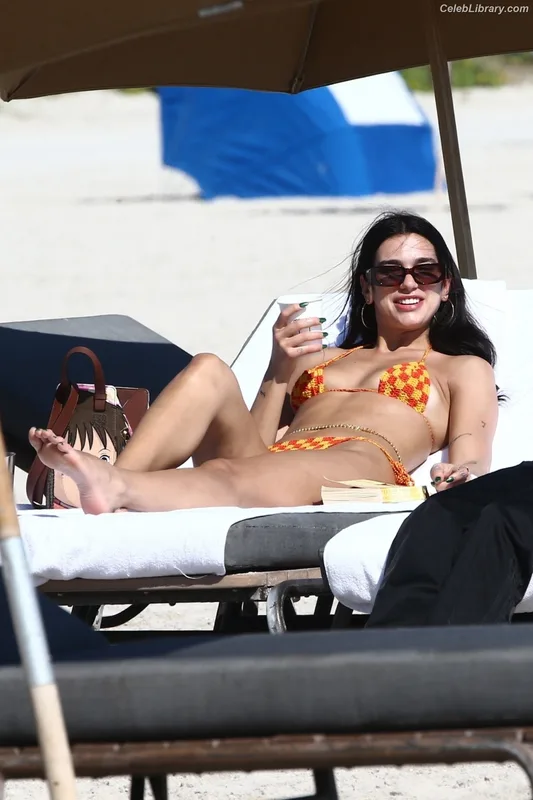 Dua Lipa photo 10 of 7804