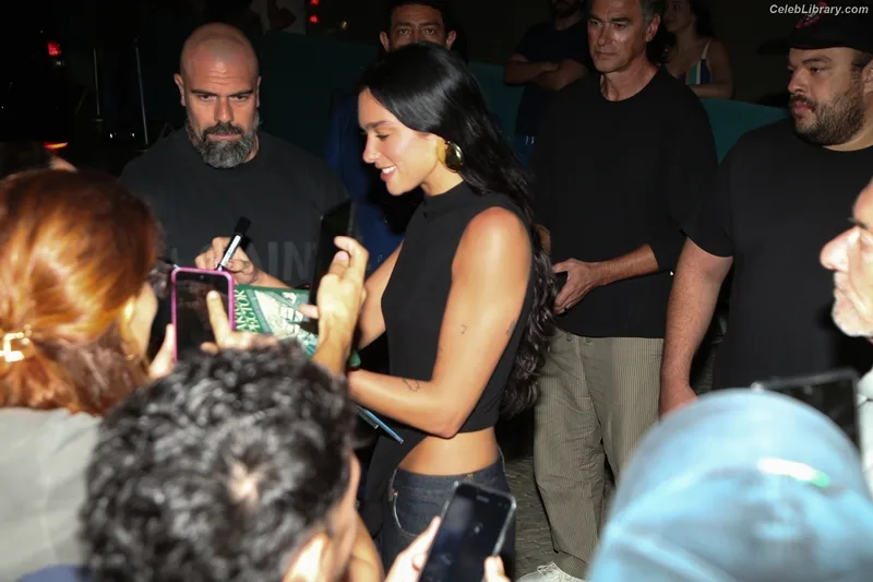 Dua Lipa photo 15 of 7804
