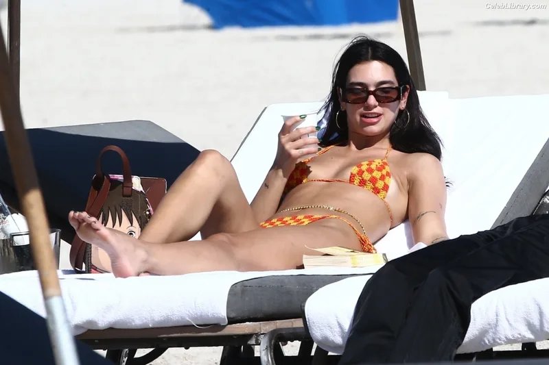 Dua Lipa photo 8 of 7804