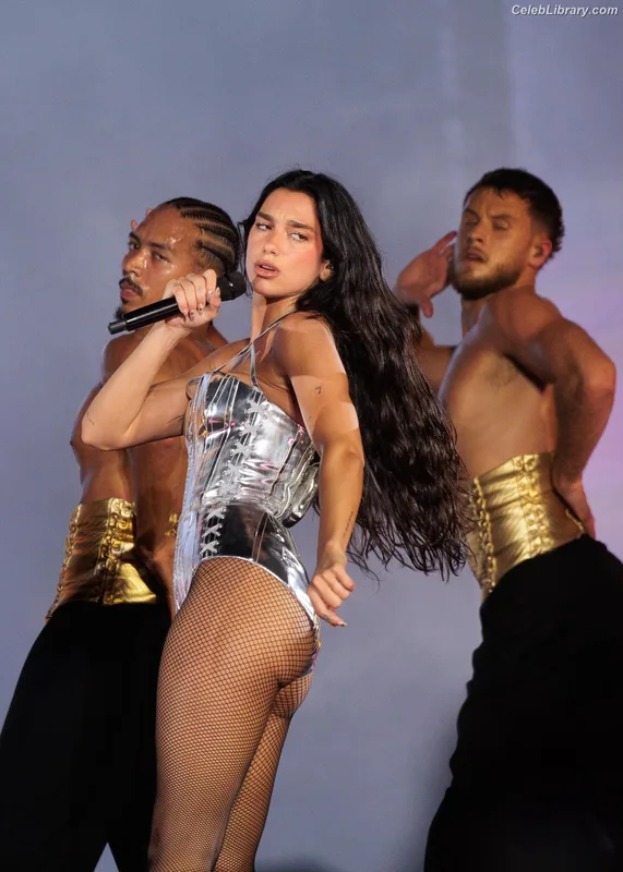 Dua Lipa photo 10 of 7804