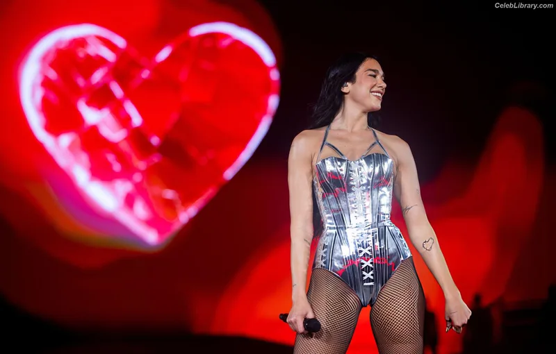 Dua Lipa photo 20 of 7804