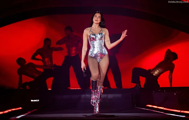 Dua Lipa photo 11 of 7804
