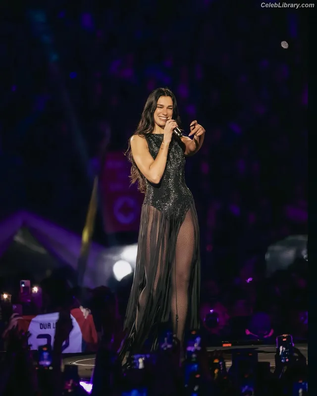 Dua Lipa photo 17 of 7804