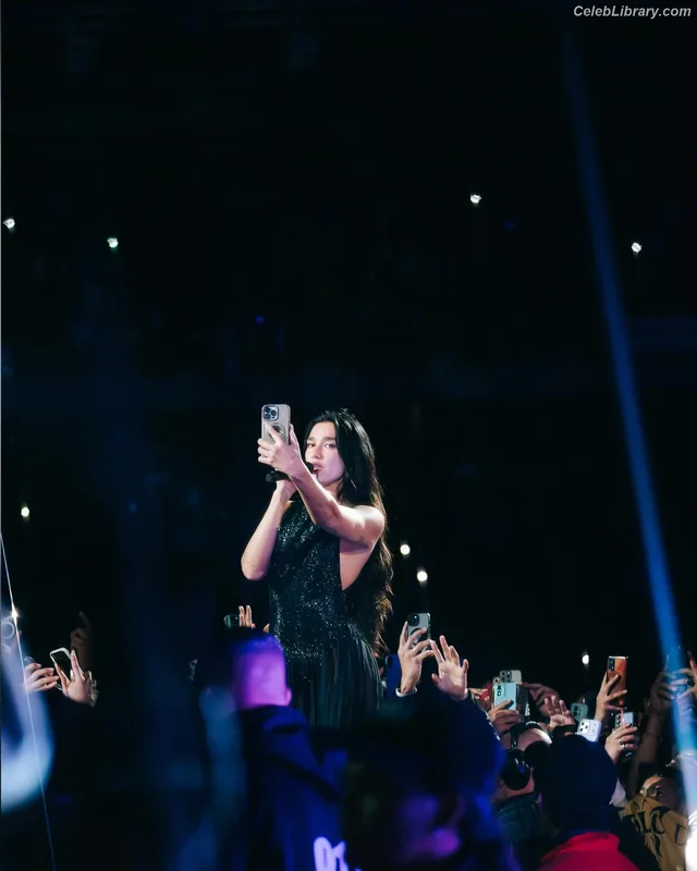 Dua Lipa photo 3 of 7804