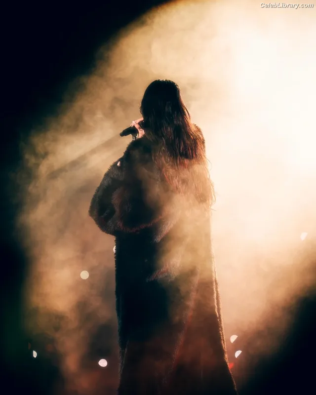 Dua Lipa photo 10 of 7804