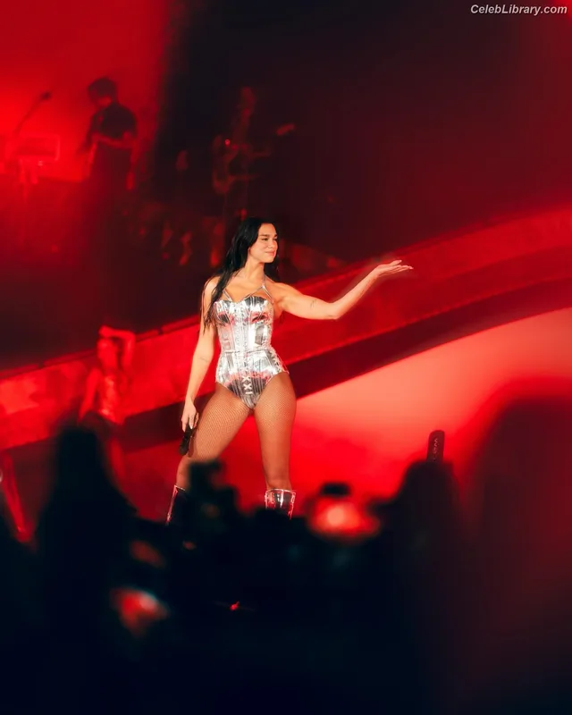 Dua Lipa photo 14 of 7804
