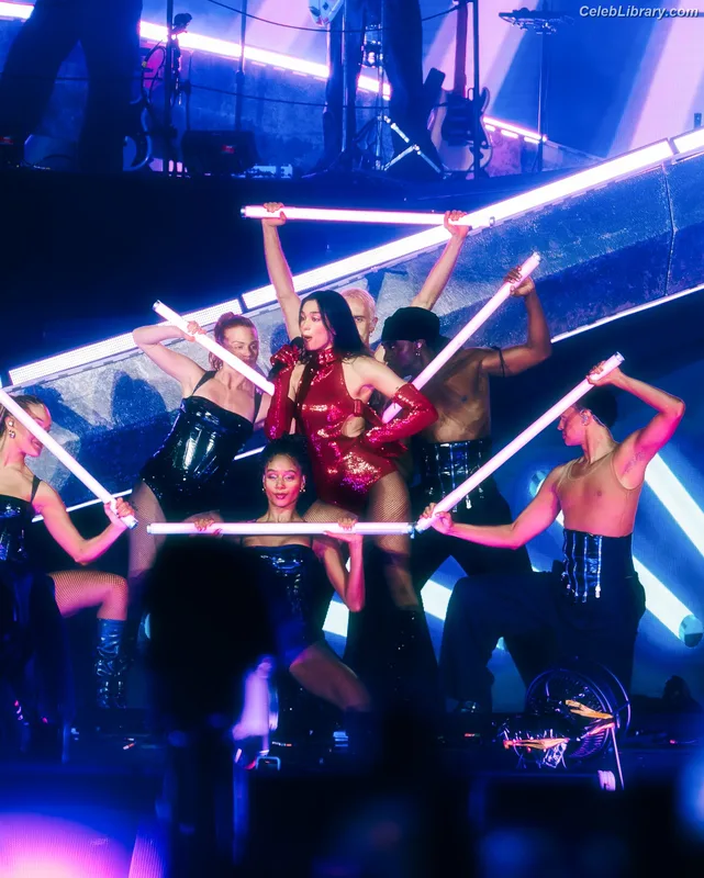 Dua Lipa photo 1 of 7804
