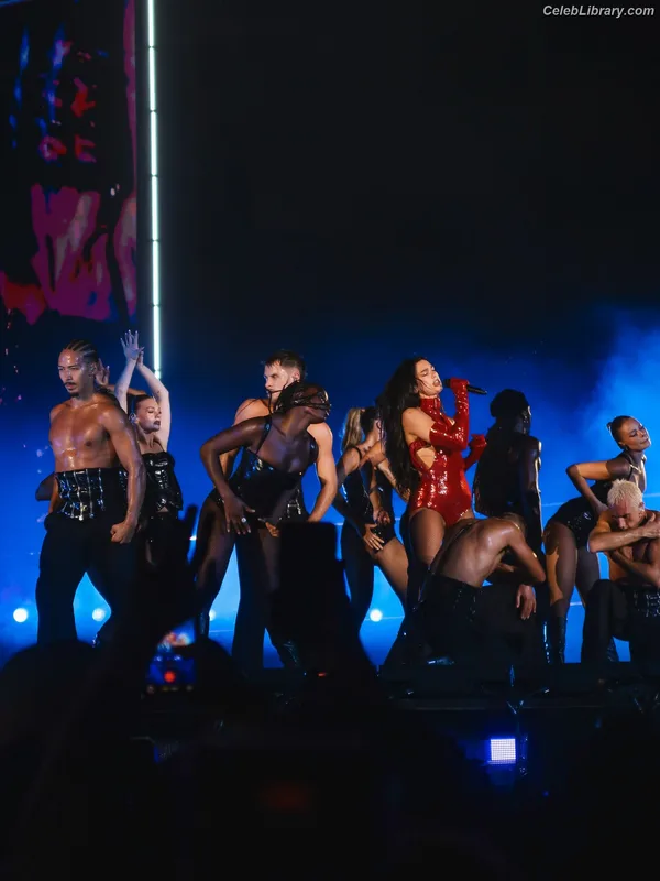 Dua Lipa photo 10 of 7804